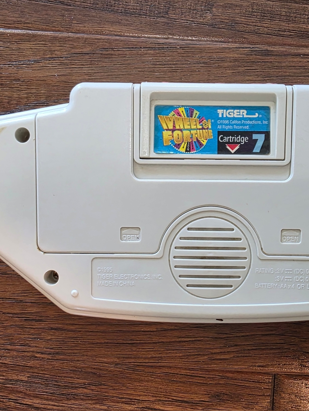 Vintage 1995 Tiger Electronics Wheel of Fortune Handheld Game with Cartridge 7 - Picture 5 of 7